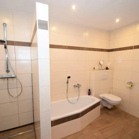 Praedastenhof 公寓 *